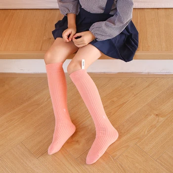 בייבי בנות אביב סתיו חם עגל בינוני על חדות גבוהה עם פסים גרביים באות R רקמה ססגוניות ילדים התינוק גרביים ארוכות