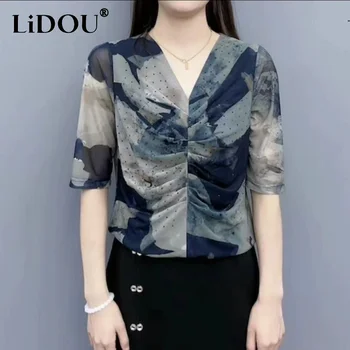 2023 חדש באביב קיץ V צוואר קצר שרוול סוודר דק הדפסה קפלים משרד ליידי סגנון קוריאני הפופולריות חולצות לנשים