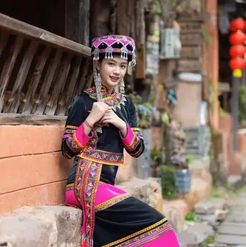 סיני המיעוט הנשי Lahu אנשים רקמה שחור פן כפתור סלים בגדים