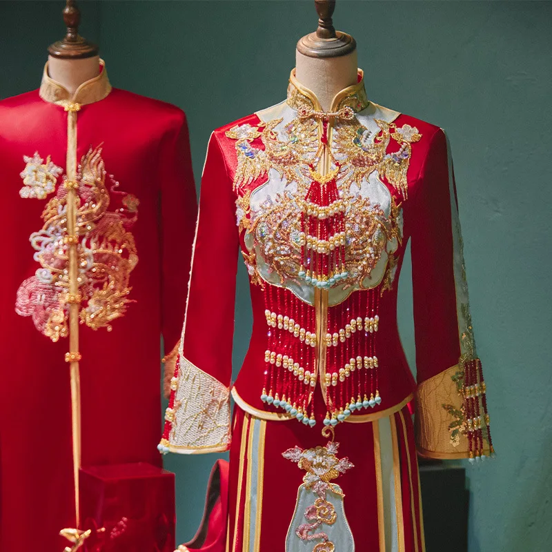 כמה מזרחיים סאטן אדום Cheongsam הסינית שמלת חתונה בציר האדום פניקס נצנצים חרוזים רקמה ציציות צ ' יפאו - 0