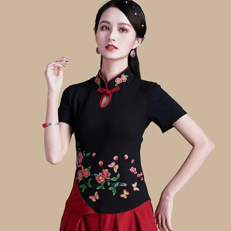 Cheongsam לנשים בתוספת גודל צמרות 2023 כותנה בד רקמה החדרת לעמוד צווארון שרוול קצר בסגנון סיני צ ' יפאו חולצות - 1