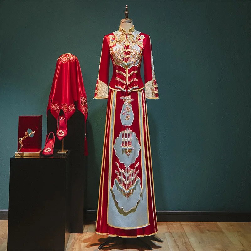כמה מזרחיים סאטן אדום Cheongsam הסינית שמלת חתונה בציר האדום פניקס נצנצים חרוזים רקמה ציציות צ ' יפאו - 3