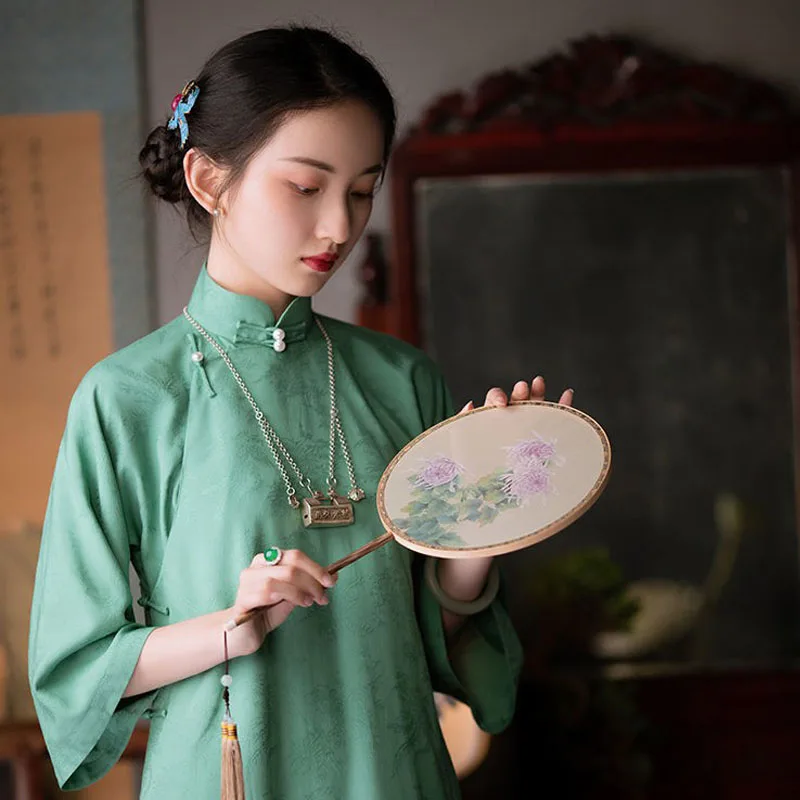 Cheongsam הפוך גדול שרוול רופף האביב ספרותי אמנותי רטרו בסגנון סיני אבזם צ ' יפאו הדפס פרחוני שמלת אישה - 4